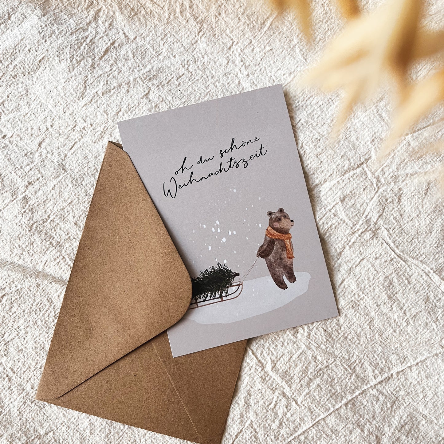 Weihnachtskarte Bär mit Weihnachtsbaum (Postkarte A6)