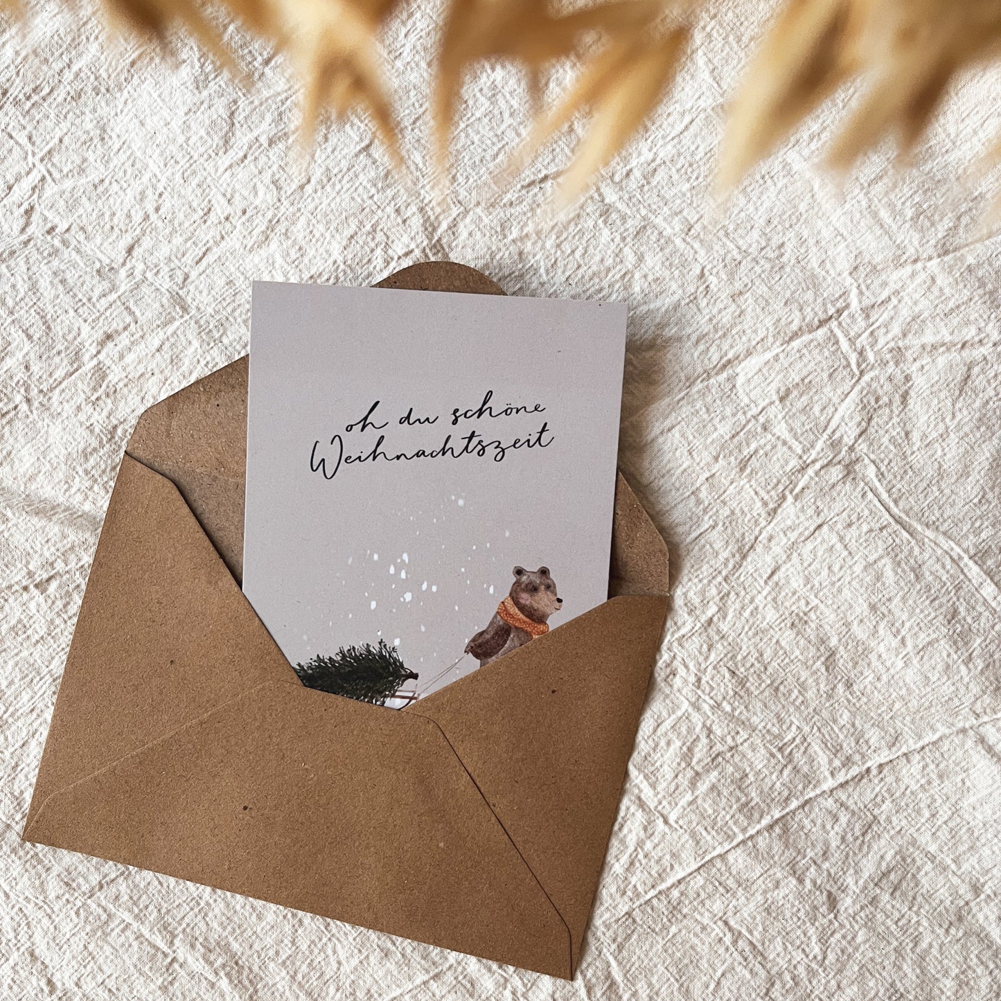 Weihnachtskarte Bär mit Weihnachtsbaum (Postkarte A6)